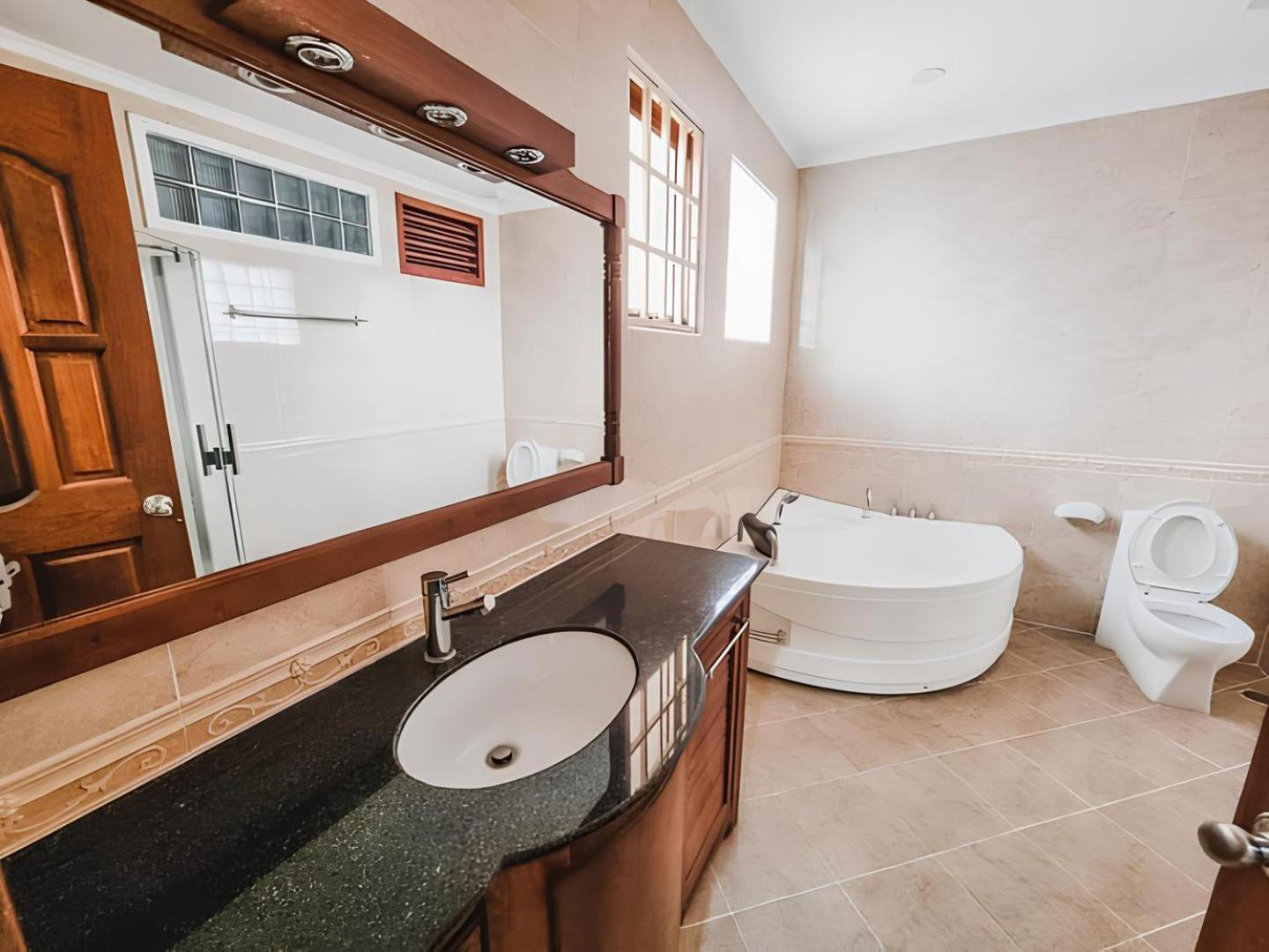 פנום פן Hamptons Apartments מראה חיצוני תמונה